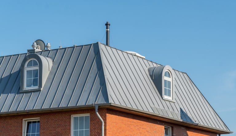 Zinc roofing covering a mansard roof